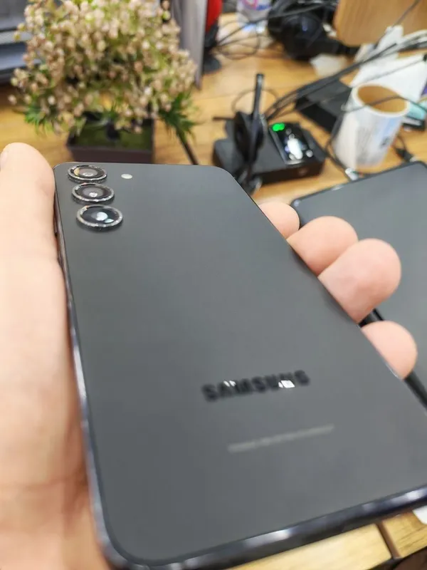 Samsung s23 512 хорошее состояние — фото 1