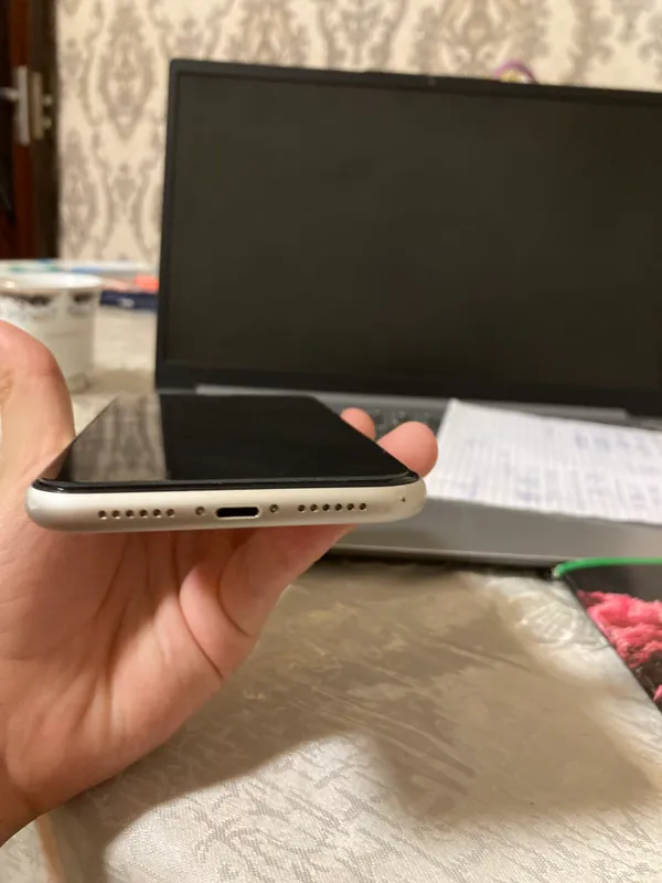 Apple 11 white 128 gb 8
