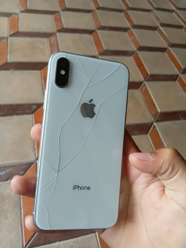 iphone x sotiladi aybi ekran qorayib qogan