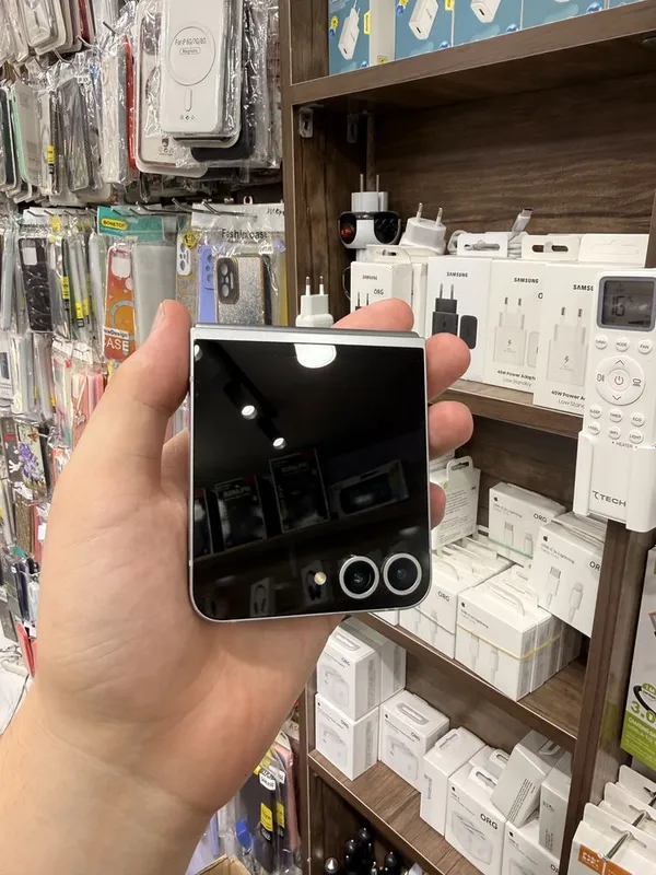 Samsung Z Flip 6 — фото 2