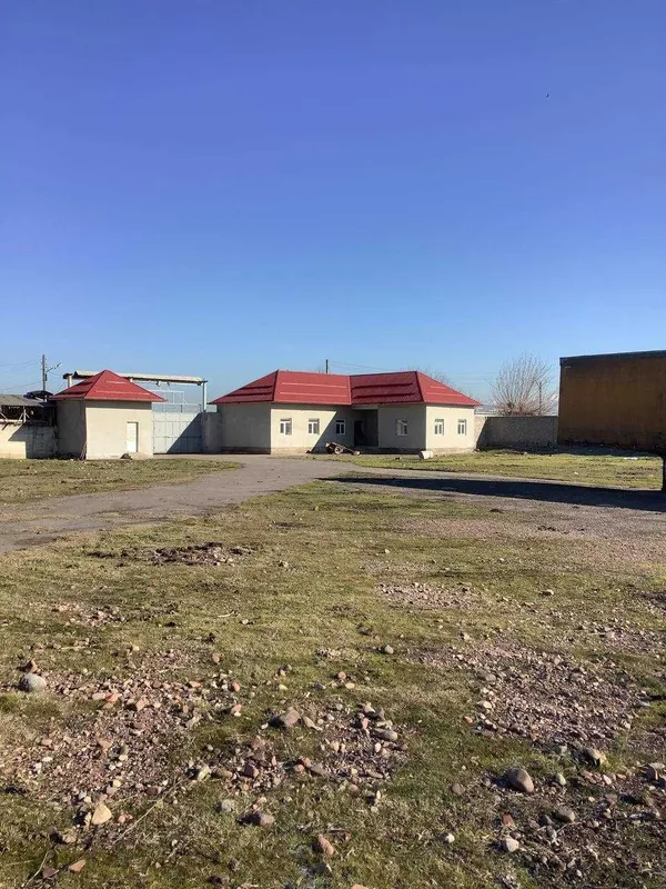 Срочно Продаётся база Уртачирчикский район пос Гулистон 3 гектара. 1