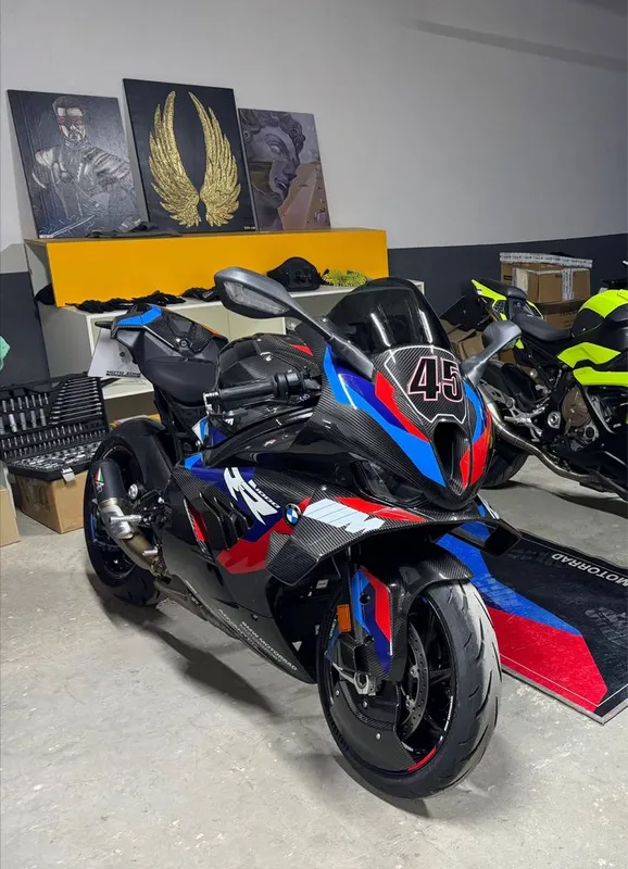 BMW M1000RR 2023 1