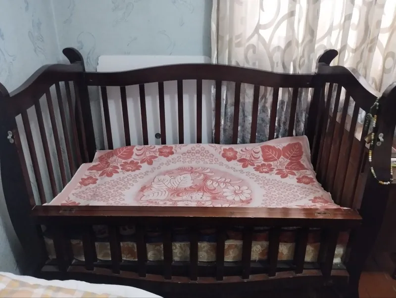 Деревянная детская кровать