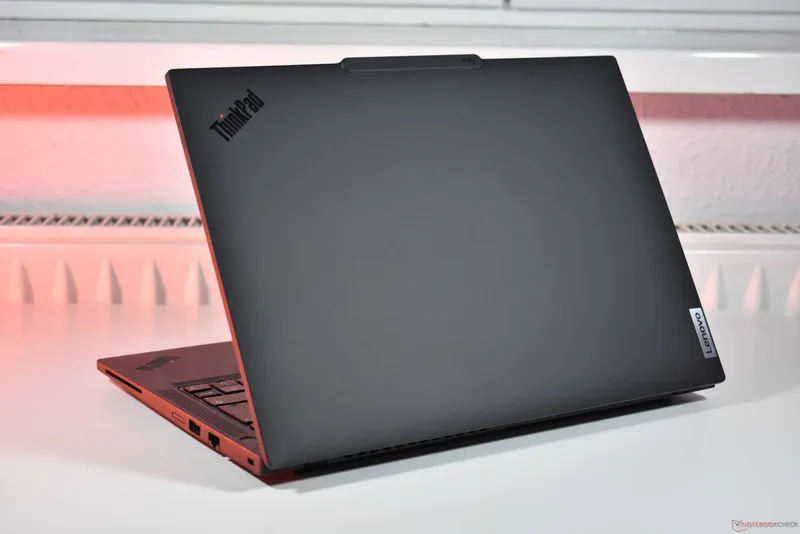 Lenovo ThinkPad P14s Gen 6 AMD Ryzen AI 9 HX PRO 370/64GB DDR5/1TB SSD