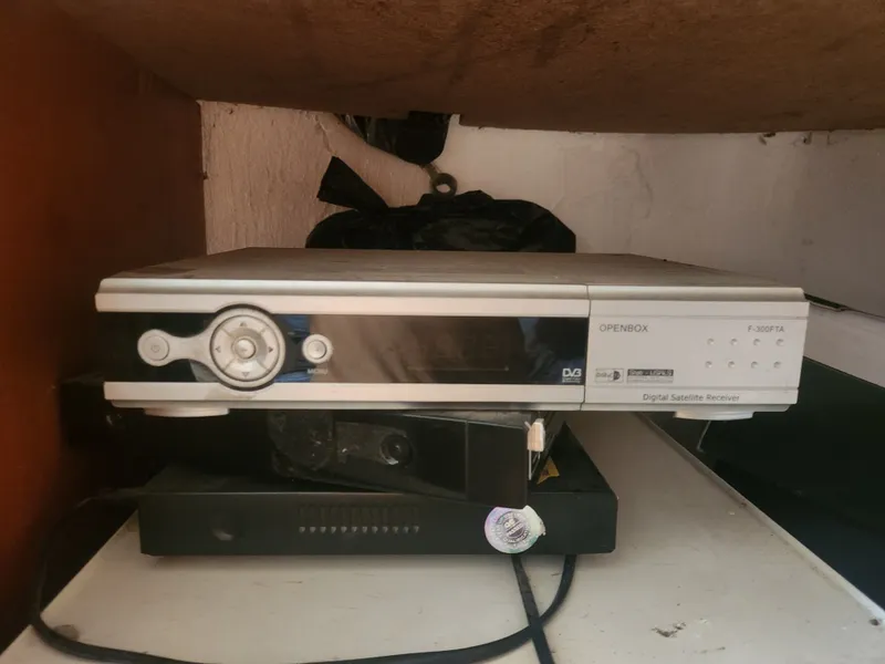 Продам цифровой тюнер OPENBOX F300-FTA Продам цифровой тюнер OPENBOX F300-FTA