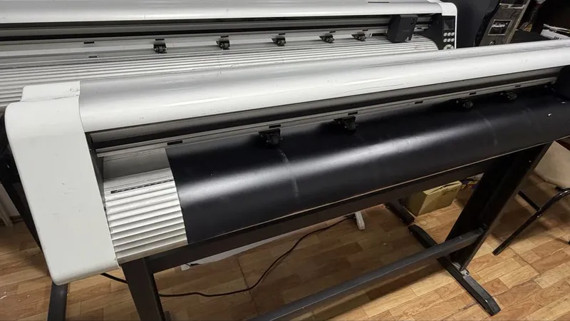 Plotter rezka 1.3 lik sotiladi 2 Plotter rezka 1.3 lik sotiladi 2