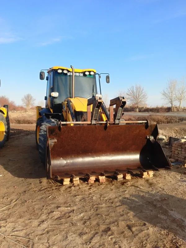 JCB екискаватир пагрузчик 2