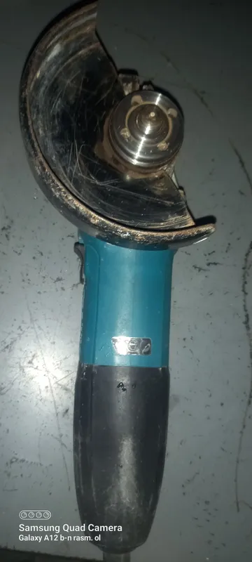 Makita GA5030 — это угловая шлифмашина мощностью 720 Вт с максимальной