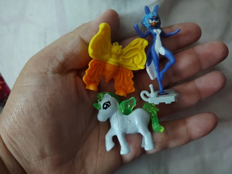 Kinder o'yinchoqlar kaleksonerlar uchun 4 Kinder o'yinchoqlar kaleksonerlar uchun 4