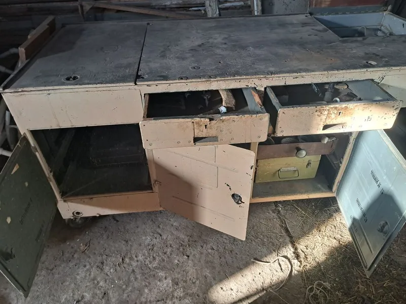 Продается стол на калесеках для работ в столярном цеху — фото 2