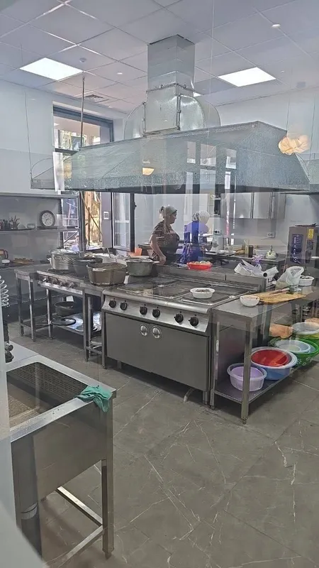 Сдается коммерческое помещение под кафе с оборудованной кухней — фото 1