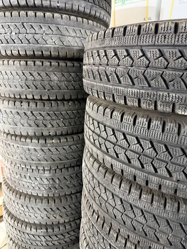 BRIGESTONE BILIZAK 205/70/17.5 made in JAPAN 1