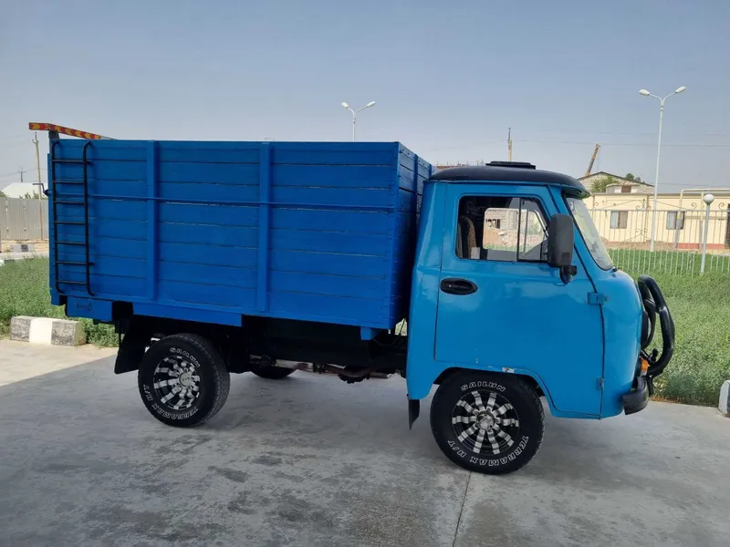 Автомашина УАЗ-3303