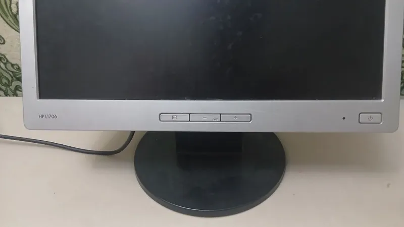 HP L1706 17" monitori sotiladi (Kuzatuv kameralari va ofis uchun) 2 HP L1706 17" monitori sotiladi (Kuzatuv kameralari va ofis uchun) 2