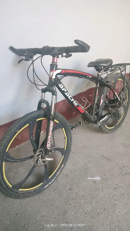 Velosiped tamirlash kerak lekin xolati yaxshi
