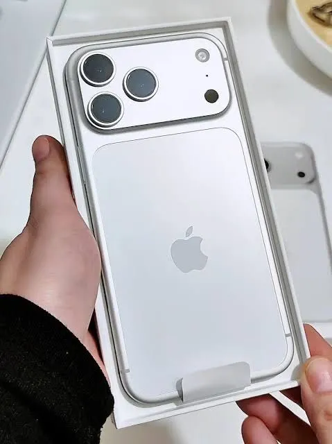 Срочно iphone 17pro 256 silver 2 Срочно iphone 17pro 256 silver 2