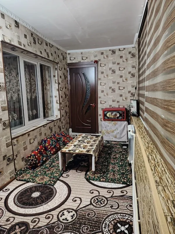Assalomu alaykum shirin pasolkasidan kvartira sotiladi 1 chi etaj 6