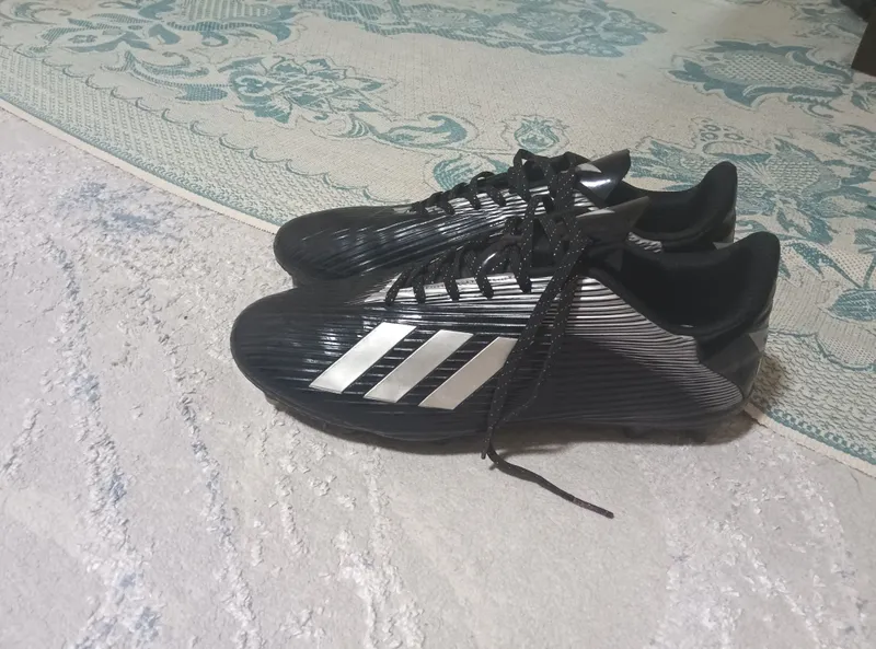 futbol uchun butsi