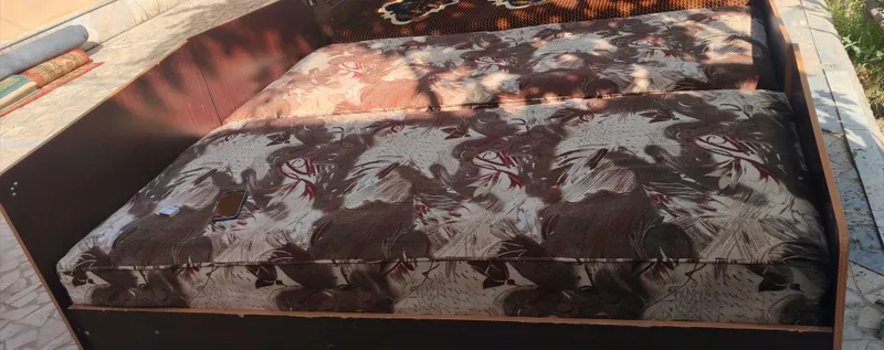 2 Spalni mebel sotiladi