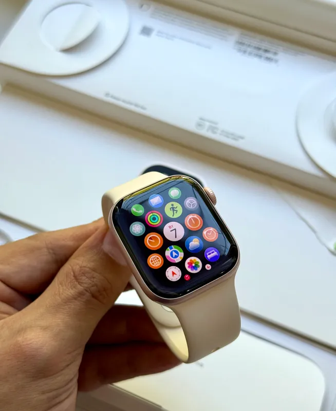 Apple iWatch 10 Gold 42mm 4