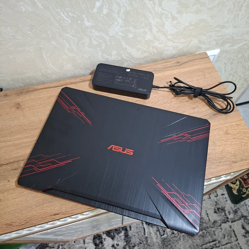 Core i7-8750H/ GTX 1050Ti-4gb/ SSD 256gb/ Operativ xotira 16gb 4 Core i7-8750H/ GTX 1050Ti-4gb/ SSD 256gb/ Operativ xotira 16gb 4