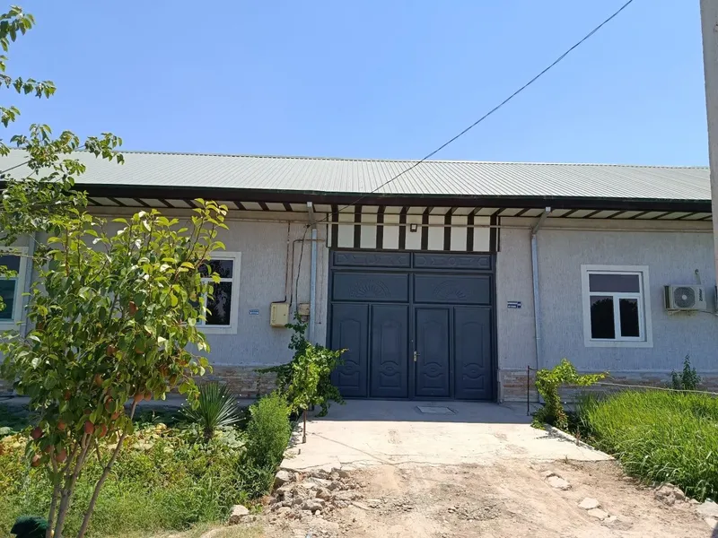 Karmana tumani Kumushkonda hovli sotiladi. 1