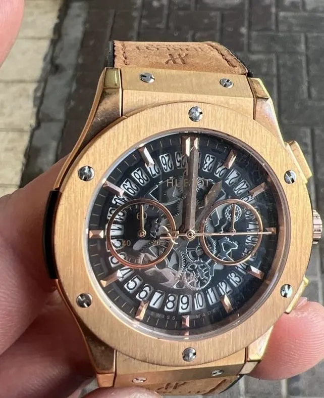 Часы Hublot — фото 1