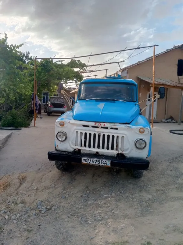 Gaz 52 sotiladi yurib turgan moshina 1 Gaz 52 sotiladi yurib turgan moshina 1