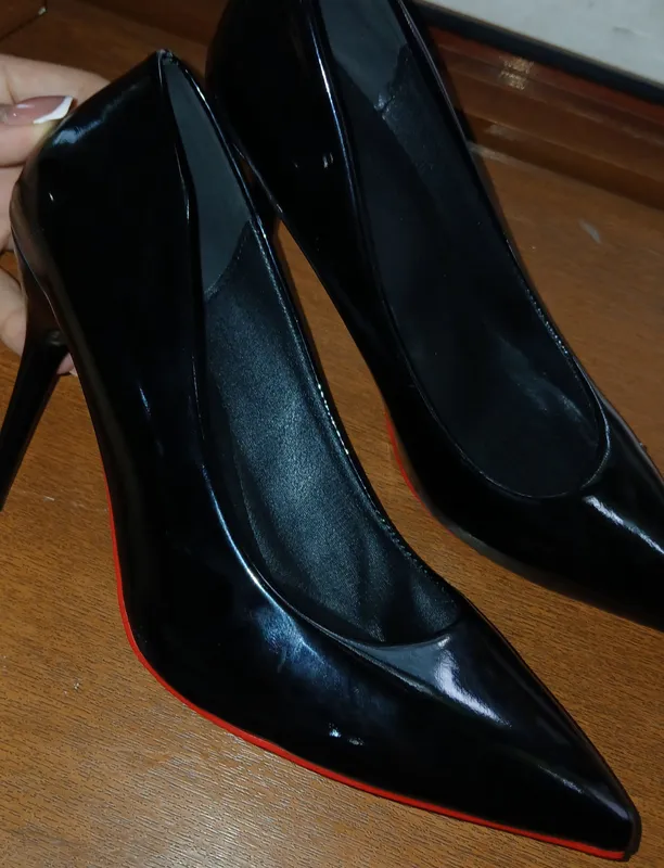 Louboutin ayollar poyabzali