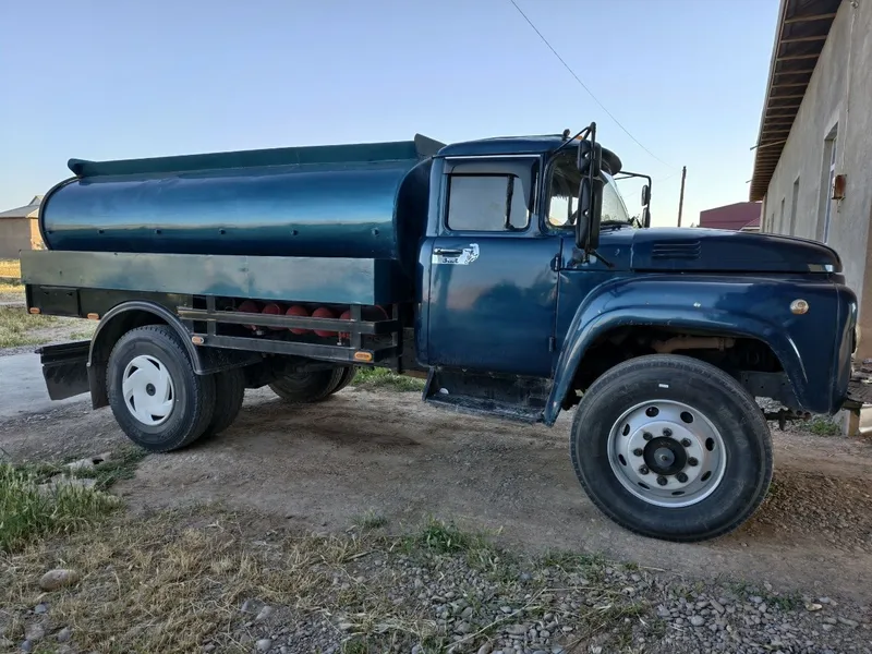Zil 130 Vodavoz sotiladi. 1984 yil. Narxi telda kelishiladi