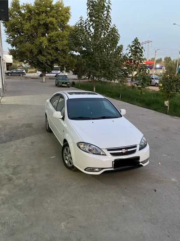 Gentra sotiladi.