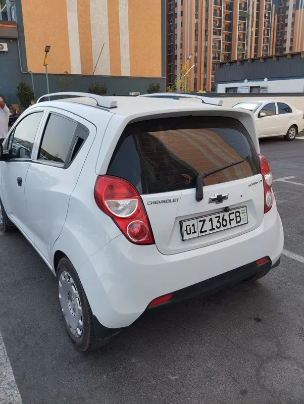 Chevrolet Spark 2012 1.0 L — фото 2