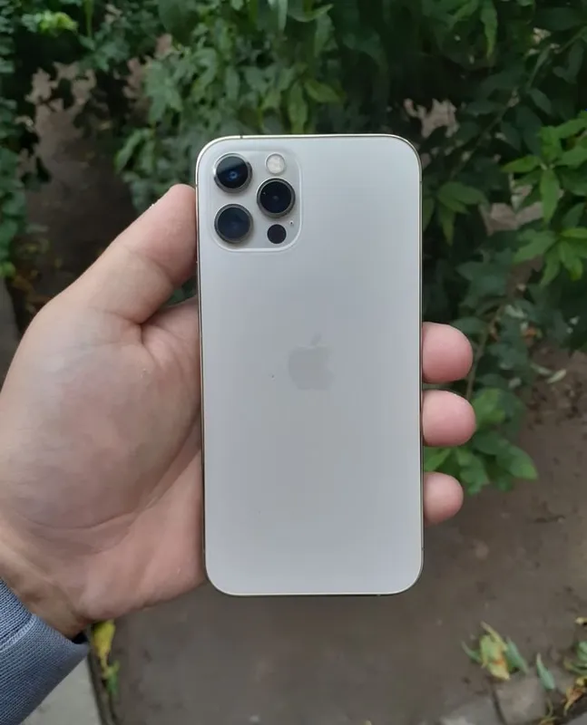 Iphone 12 pro gold 1 Iphone 12 pro gold 1