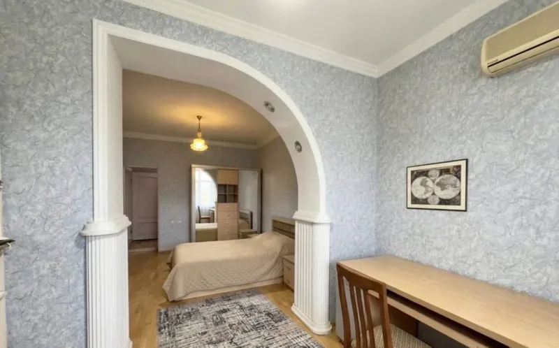 G‘ishtli 3 xonali kvartira sotiladi, o‘rtacha ta’mirlangan, 82 m² 2