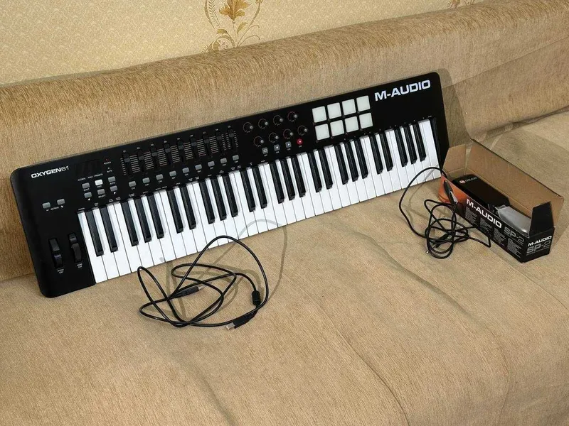 Миди-клавиатура M-Audio OXYGEN 61 MKV + педаль M-Audio SP-2 1 Миди-клавиатура M-Audio OXYGEN 61 MKV + педаль M-Audio SP-2 1