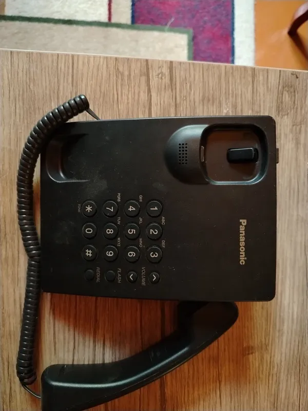 Uyali aloqa vositasi . Panasonic KX-TS2350CA 1