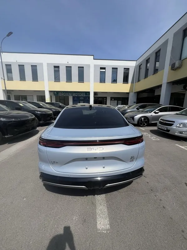 Byd Han L 3-pozitsiya 2.7sec 2ta mator 601km elektr 4 Byd Han L 3-pozitsiya 2.7sec 2ta mator 601km elektr 4