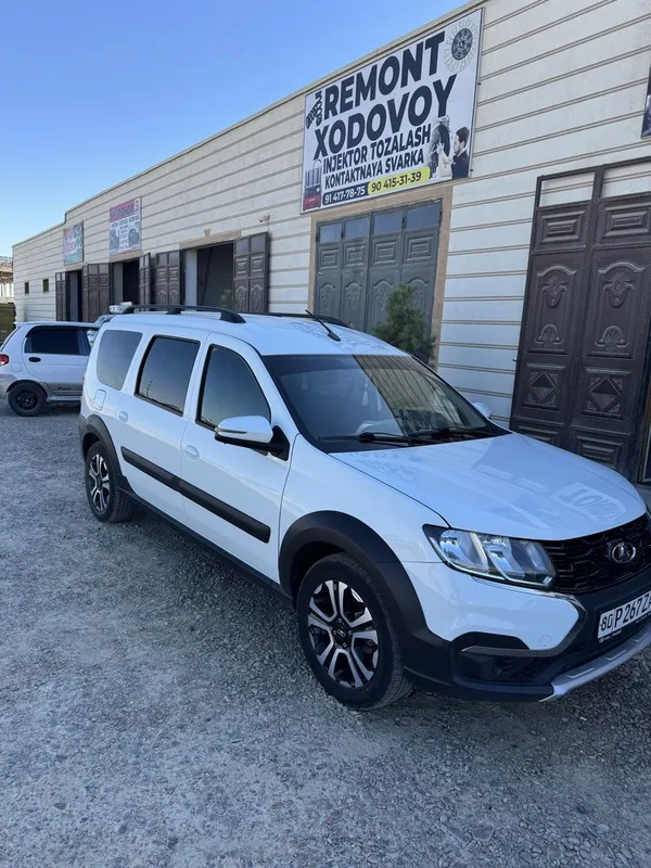 Lada largus cross 3