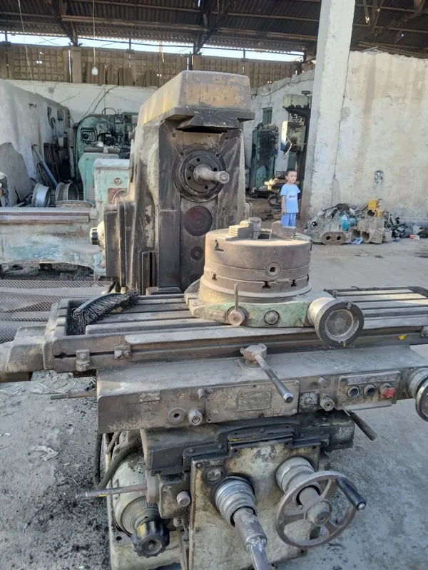 Frezerni stanok sotiladi 2