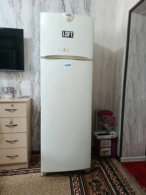 Продается холодильник indesit