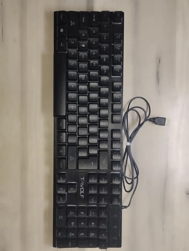 Продаю клавиатуру T-WOLF с RGB-подсветкой Продаю клавиатуру T-WOLF с RGB-подсветкой