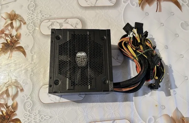 Cooler Master 600W quvvat bloki 2 Cooler Master 600W quvvat bloki 2