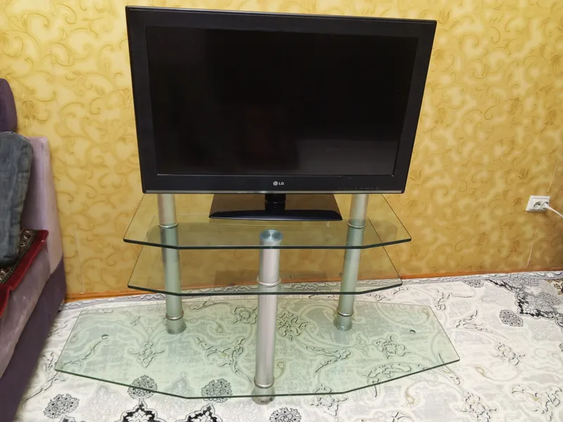 LG 32 televizor 1