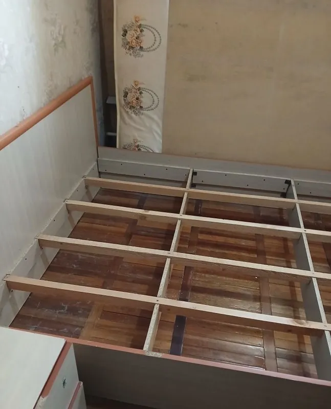 Продам б/у 2х спальную кровать с матрасом 4 Продам б/у 2х спальную кровать с матрасом 4