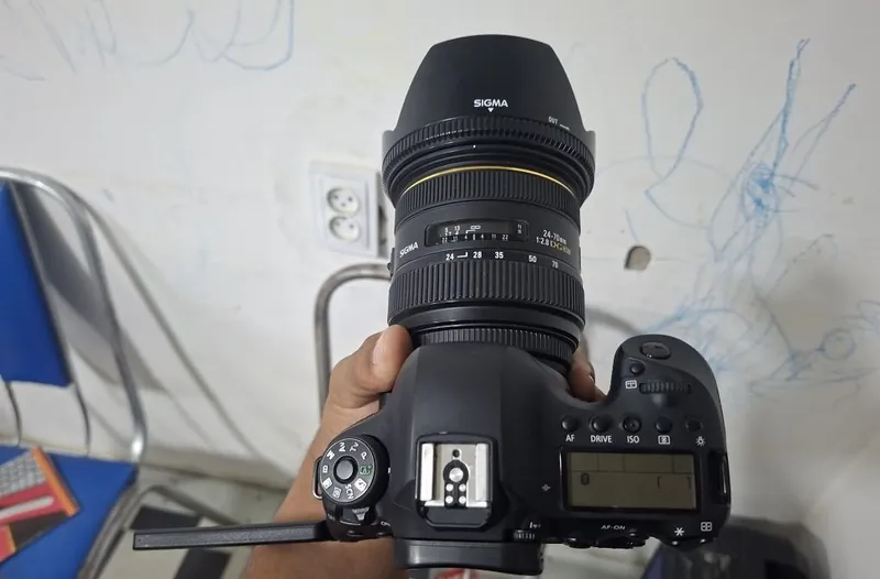 Canon EOS 6D Mark II 4 Canon EOS 6D Mark II 4