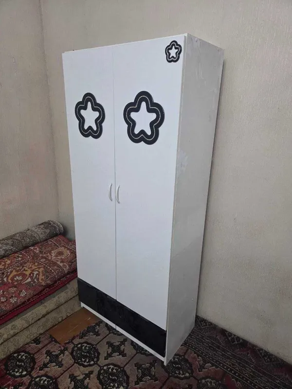 Bolalar shkafi va kravat 1 Bolalar shkafi va kravat 1