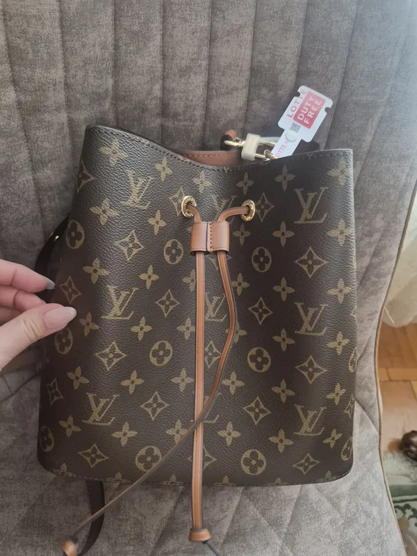 Yangi charm LV sumkasi sotiladi 2 Yangi charm LV sumkasi sotiladi 2