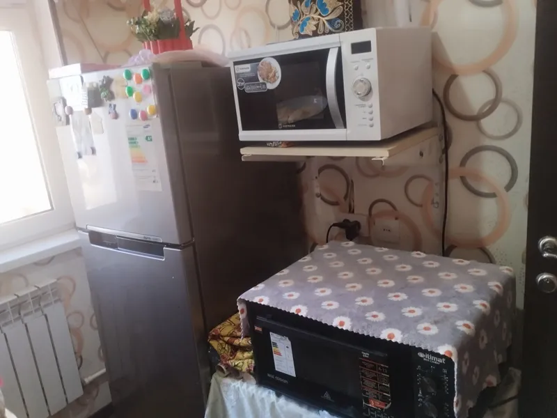 Mikrovolnovka, pechka va xolodilnik.