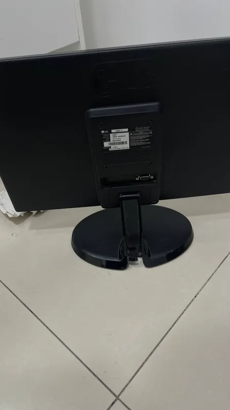 Монитор LG 19 дюймов с клавиатурой 4