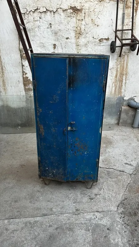 Temir shkaf sotilad holati yaxshi 1 Temir shkaf sotilad holati yaxshi 1